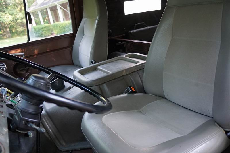 Troop Carrier with 4 rear seats. 
In good mechani ..