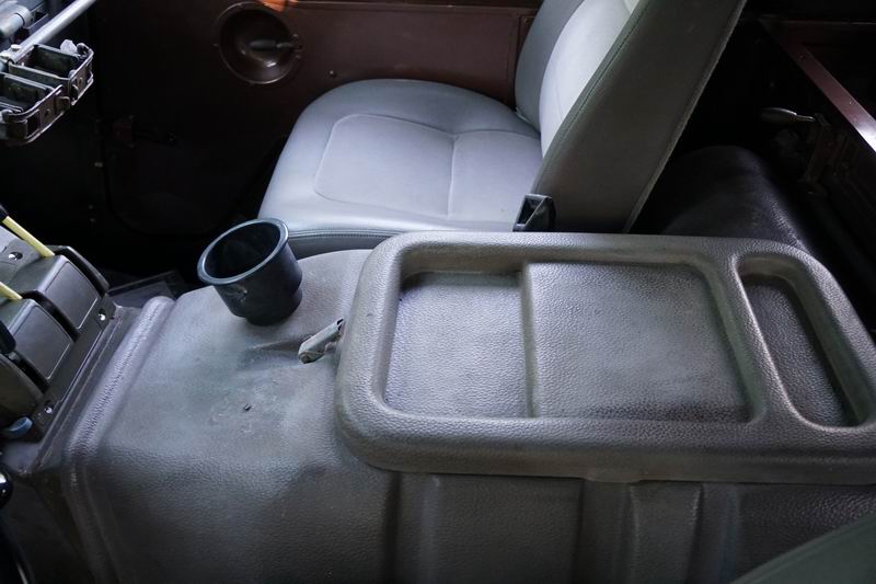 Troop Carrier with 4 rear seats. 
In good mechani ..