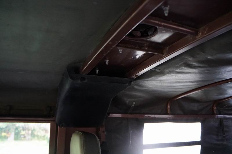 Troop Carrier with 4 rear seats. 
In good mechani ..