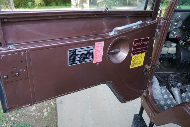 Troop Carrier with 4 rear seats. 
In good mechani ..
