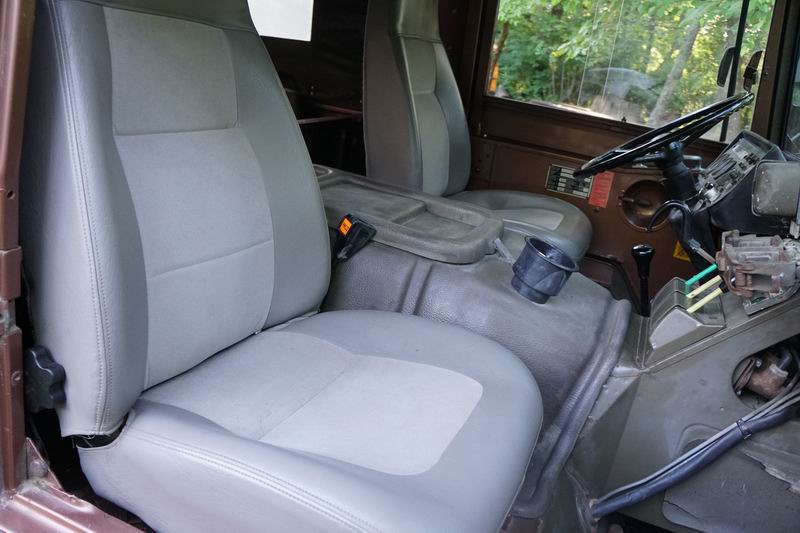 Troop Carrier with 4 rear seats. 
In good mechani ..