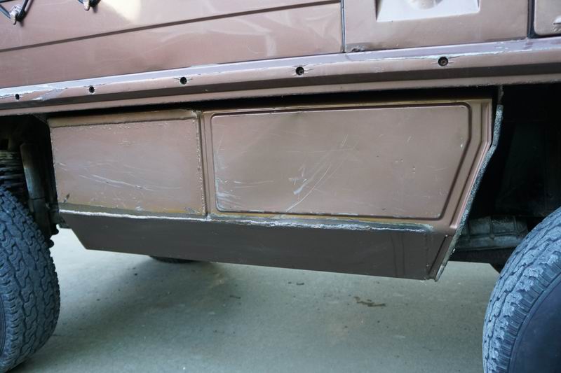 Troop Carrier with 4 rear seats. 
In good mechani ..