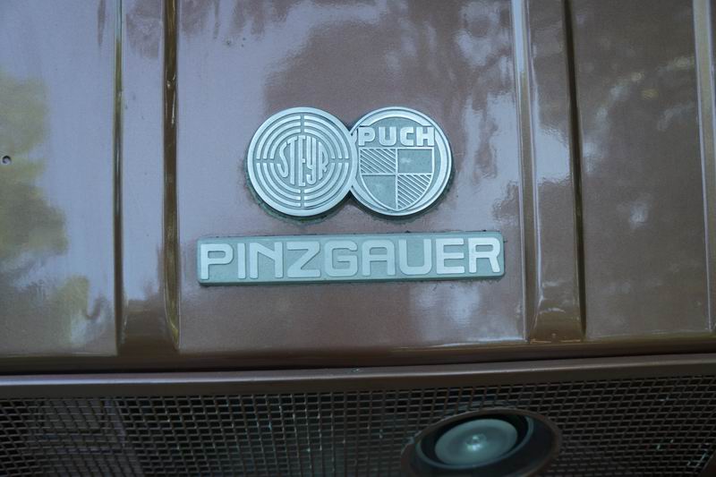 Troop Carrier with 4 rear seats. 
In good mechani ..