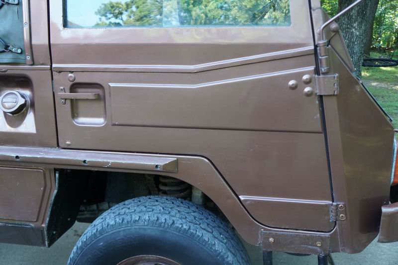 Troop Carrier with 4 rear seats. 
In good mechani ..