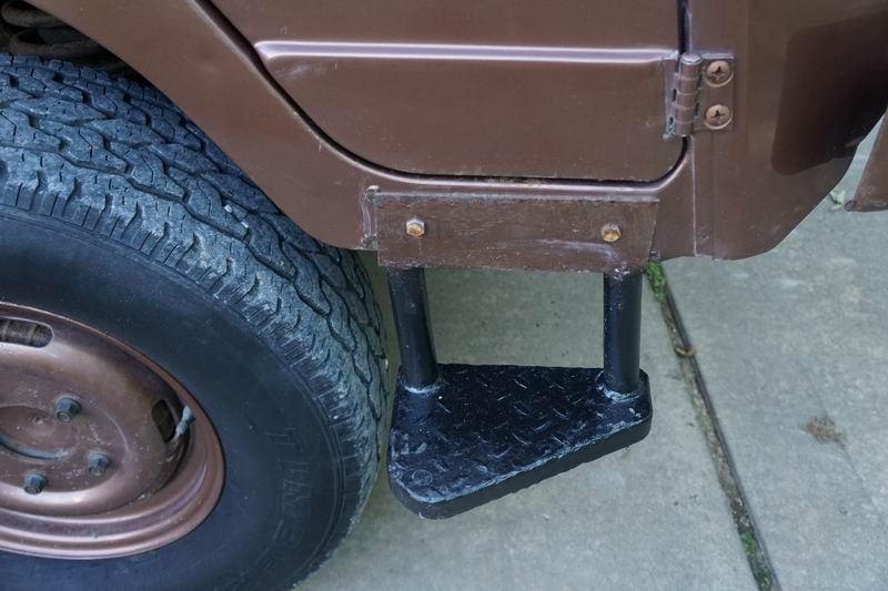 Troop Carrier with 4 rear seats. 
In good mechani ..