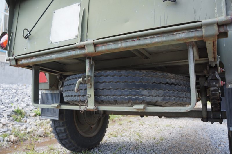 Single Axle Trailer 8ft long Cargo area.
Surge Bra ..
